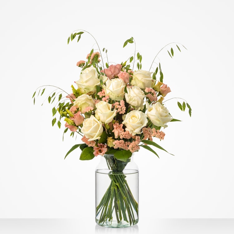 Witte rozen boeket hover